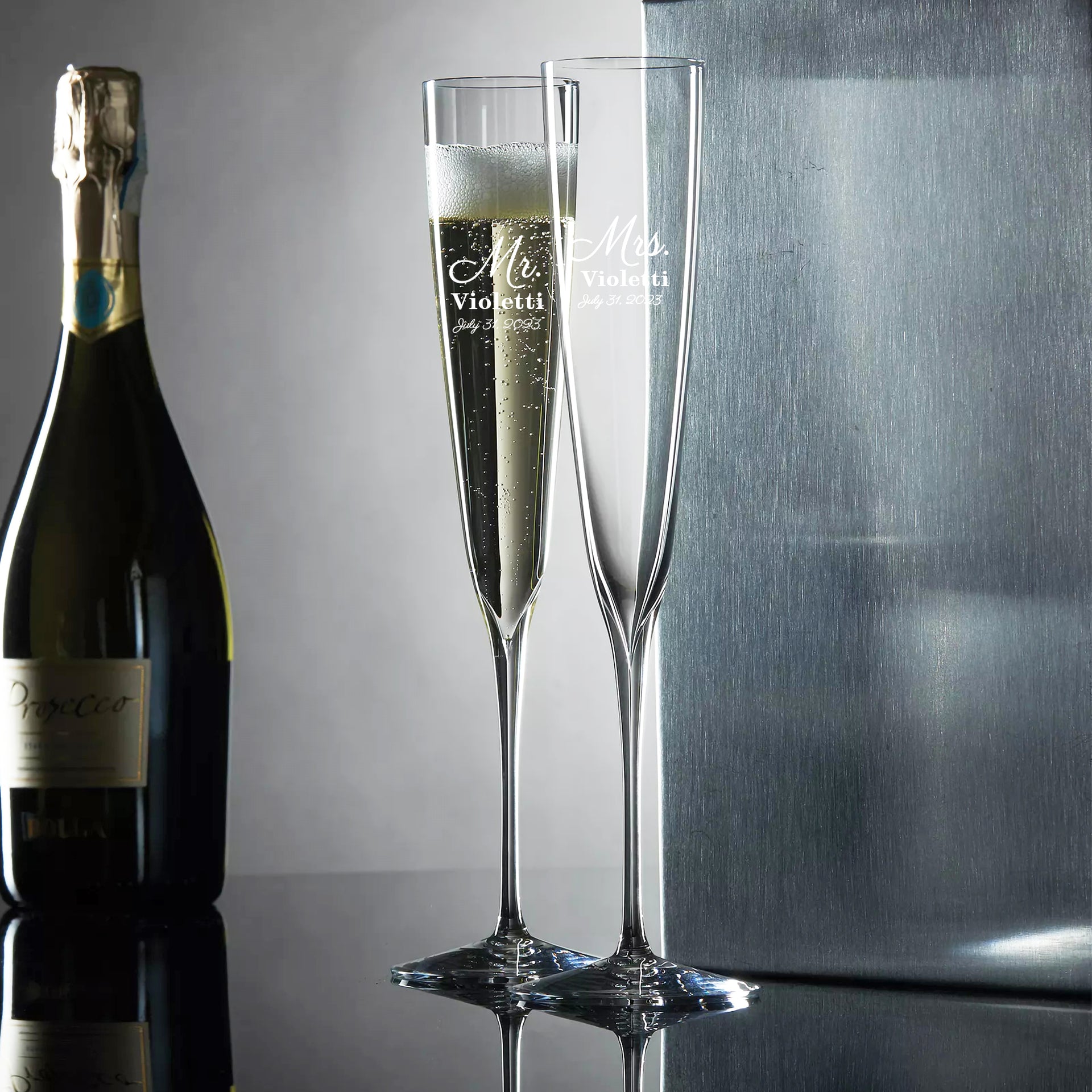 Suite de 4 flûtes à champagne - D'Hier & D'Aujourd'hui Suite de 4 flûtes à champagne - D'Hier & D'Aujourd'hui